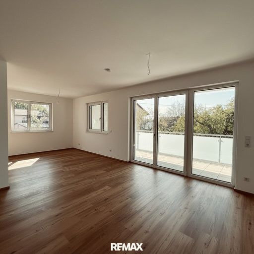 Wohnraum mit Ausgang zum Balkon