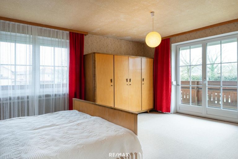 Schlafzimmer-1 OG mit Balkon Richtung S_W