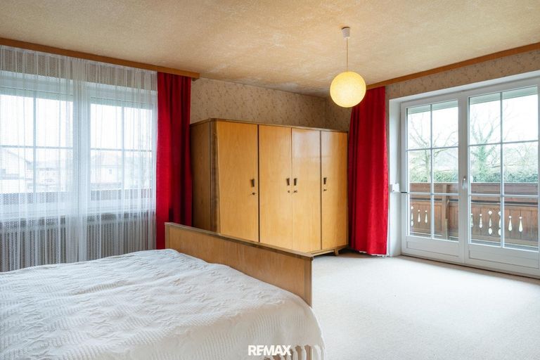 Schlafzimmer-1 OG mit Balkon Richtung S_W