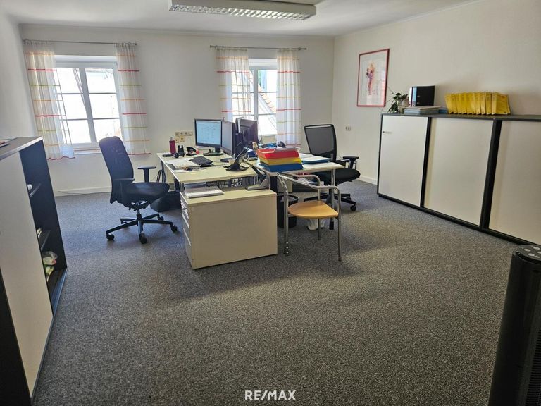 Zimmer-Büro im 2.OG