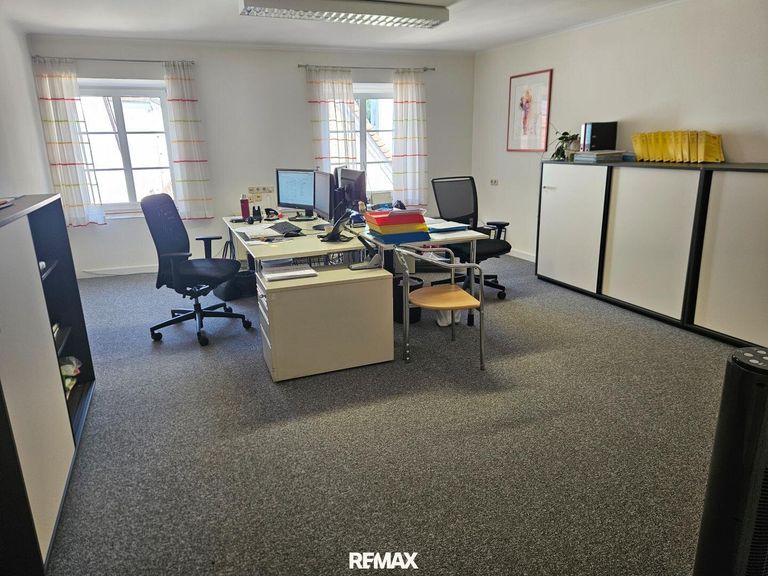 Zimmer-Büro im 2.OG