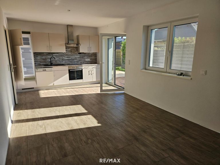 Wohn-Esszimmer mit Küche