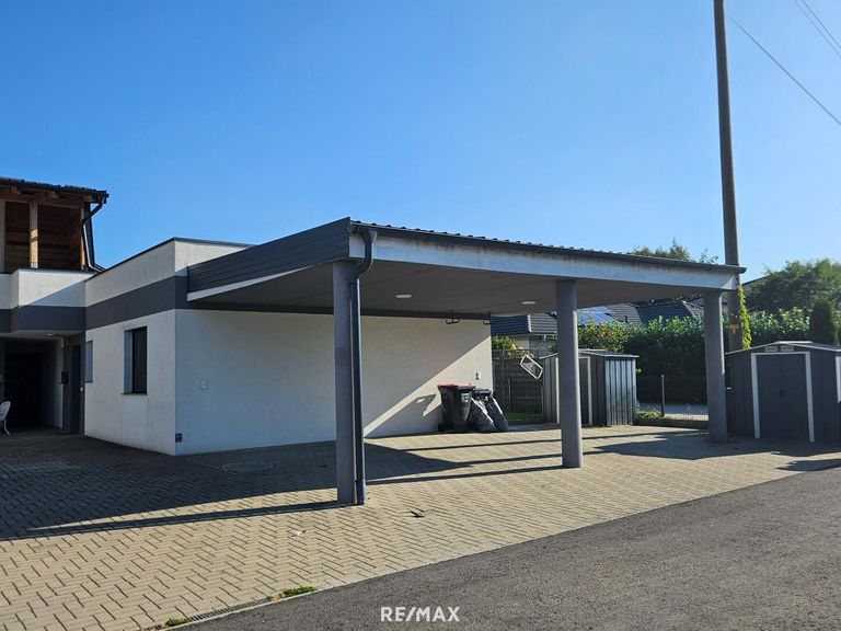 Wohnung in Neukirchen mit Carport