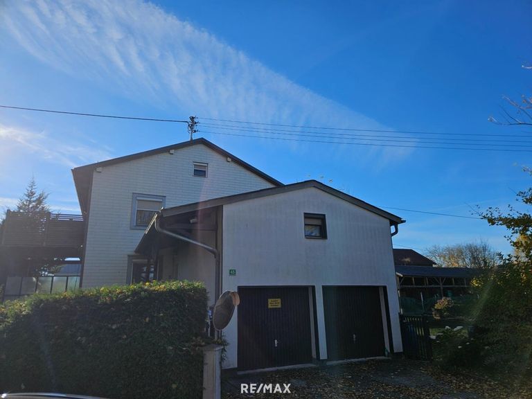 Haus mit Doppelgarage