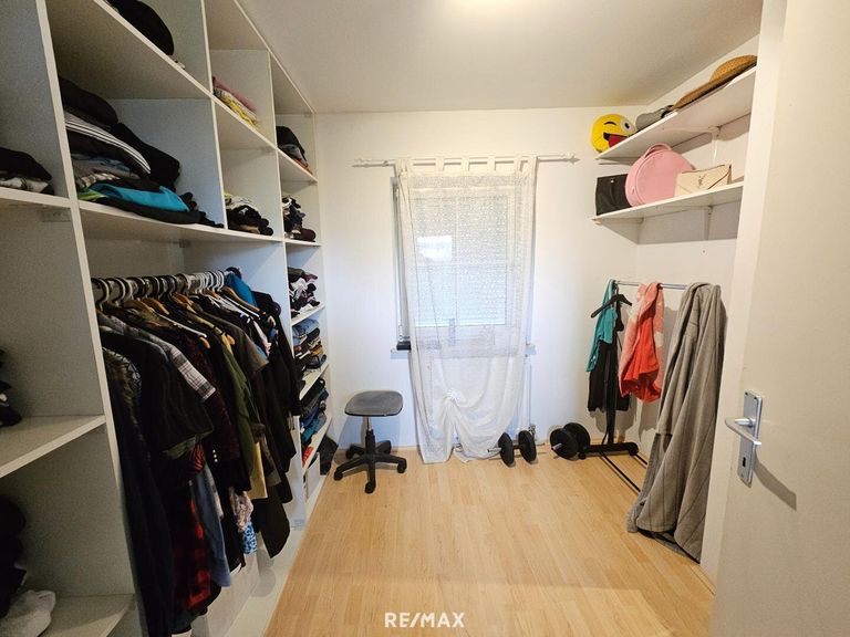 Begehbarer Kleiderschrank