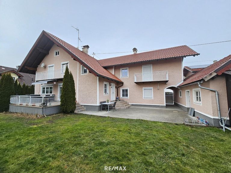 Südostansicht mit Garage