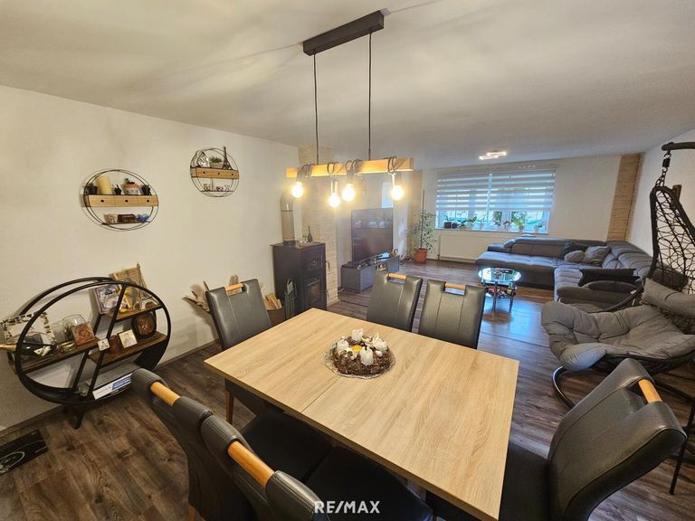 Wohnzimmer mit Essecke