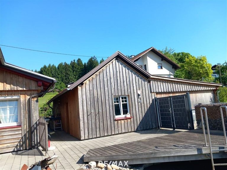 Nebengebäude u. Carport 