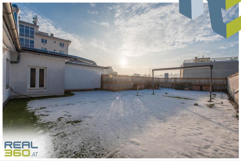 Winterliche Abendsonne auf Dachterrasse