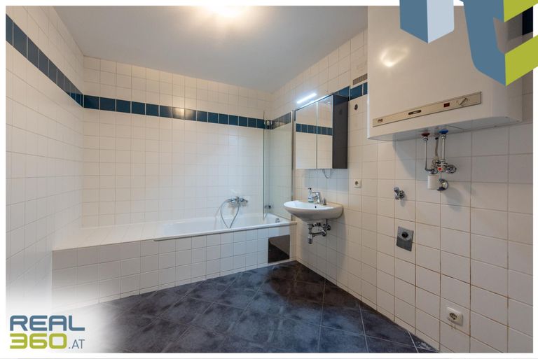 Badezimmer mit Badewanne