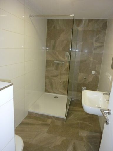 Badezimmer - Kleine Zimmer Wohnung mit Balkon Miete Grödig Salzburg