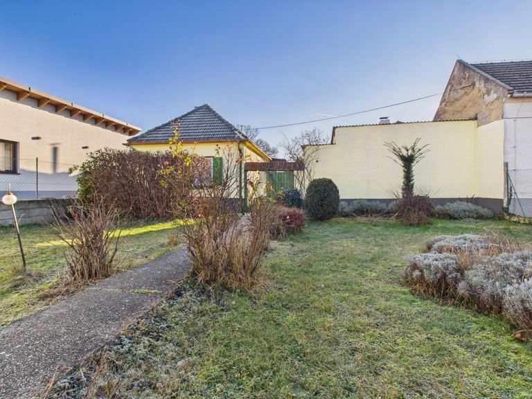 4. Haus mit Vorgarten