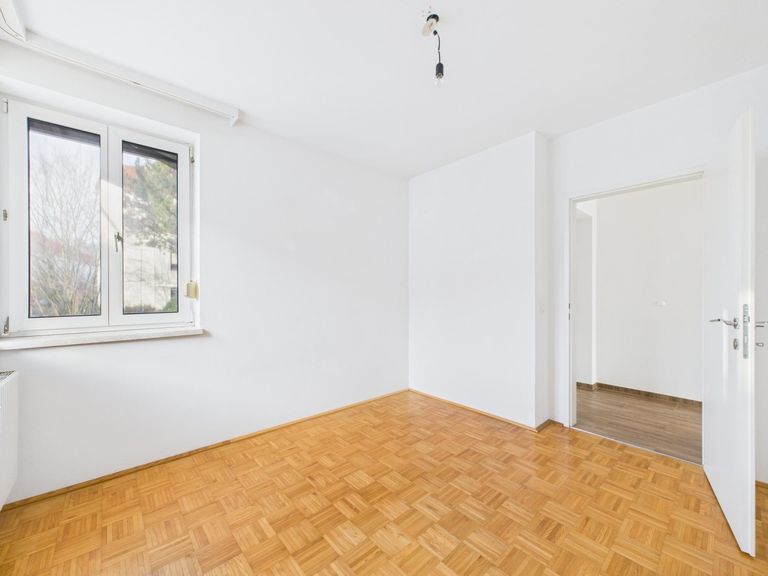 CAM04191G0-PR0077-STILL014