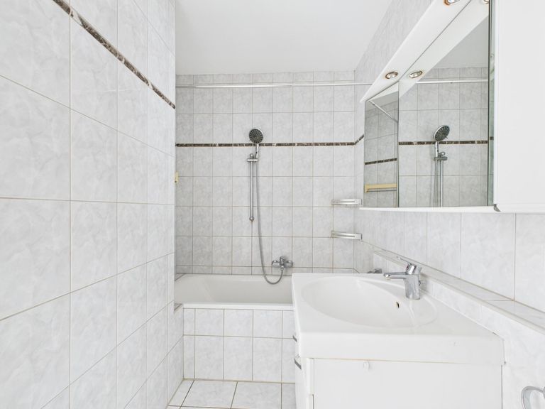 CAM04191G0-PR0077-STILL012