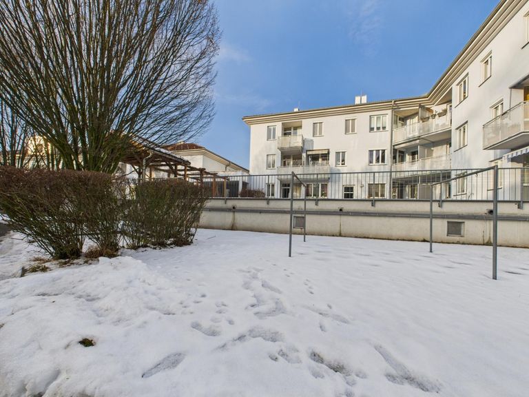 CAM04191G0-PR0077-STILL024