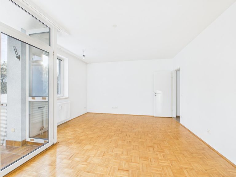 CAM04191G0-PR0077-STILL016