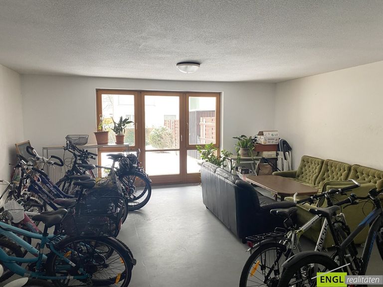 Partyraum und Fahrradraum mit Gartenbenütung