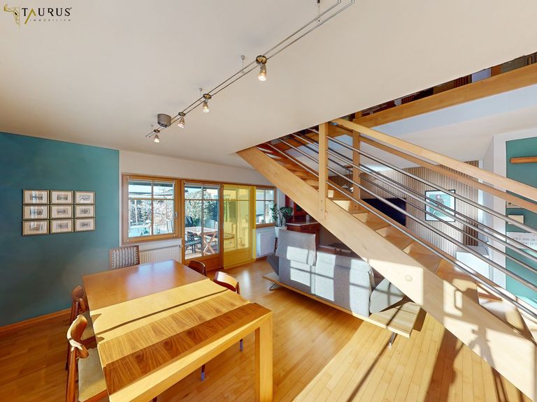 Wohn-Essbereich und Terrassentür (gelb markiert)