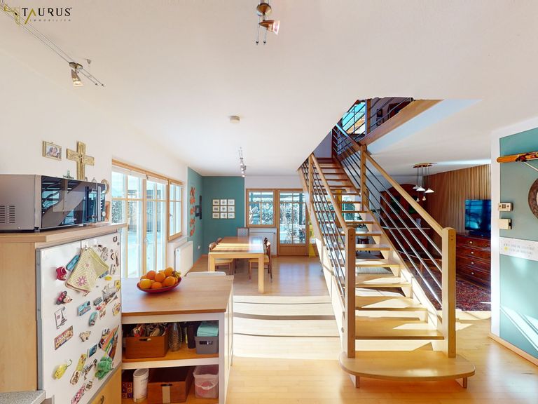 Blick von der Küche zum Essbereich