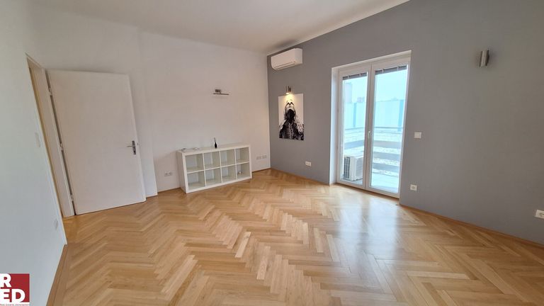 südlich /westlich ausgerichtet Wohnzimmer