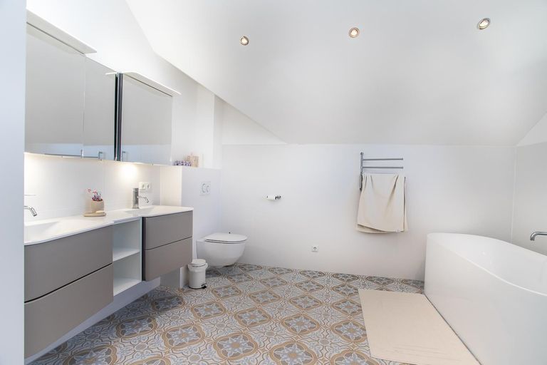 Badezimmer Ansicht 1