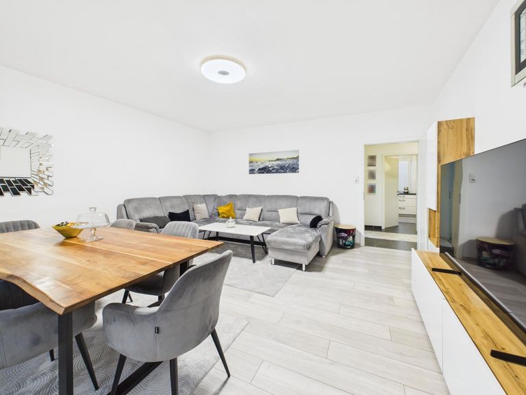 Wohn- und Essbereich 1