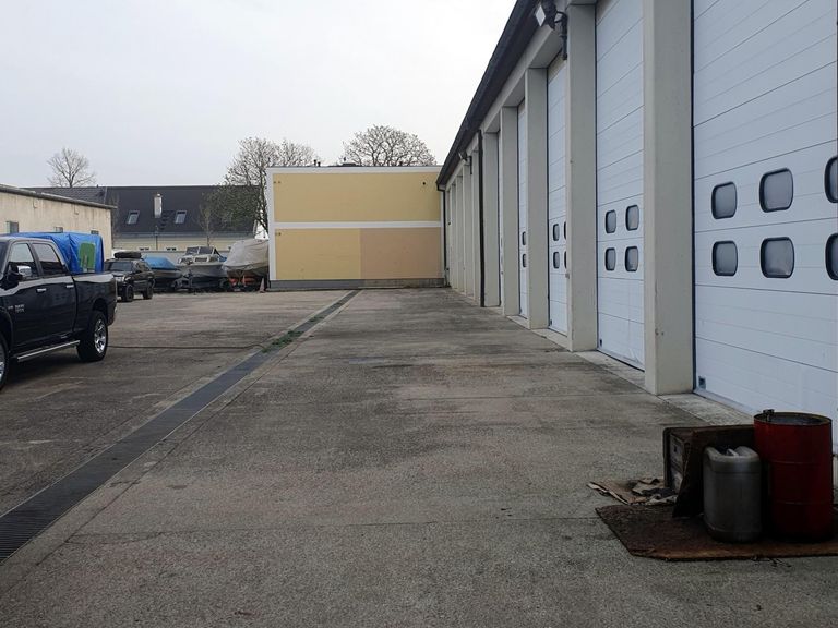 Rangier-/ Ladefläche