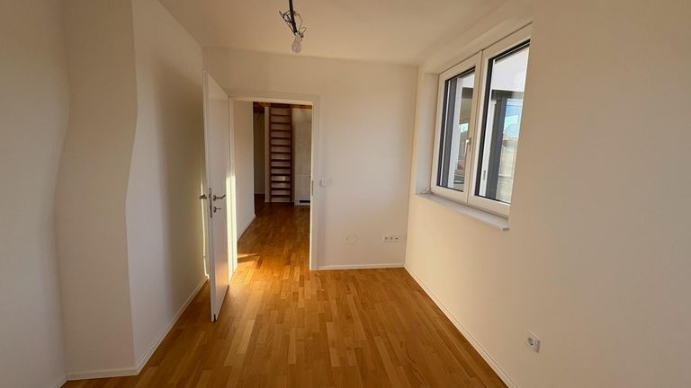 B844ECC9-185C-4C04-A897-4B90BEB6AD4F