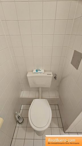 Gästetoilette mit Handwaschbecken