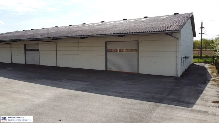 Bild 3 - Aussenbereich mit Zufahrtstor