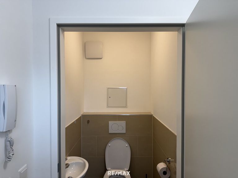 WC mit Handwaschbecken