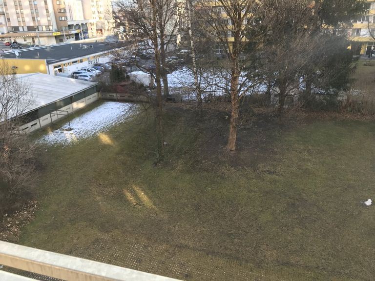 Ausblick vom Ost-Balkon in den Hof