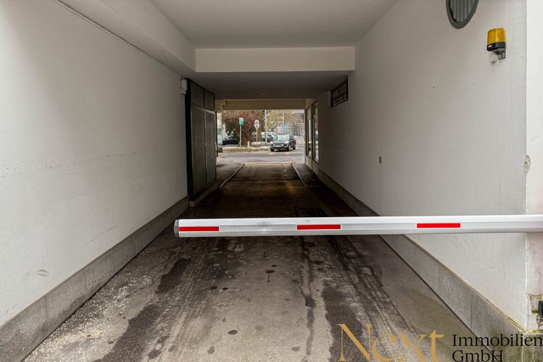 Einfahrt Parkplätze