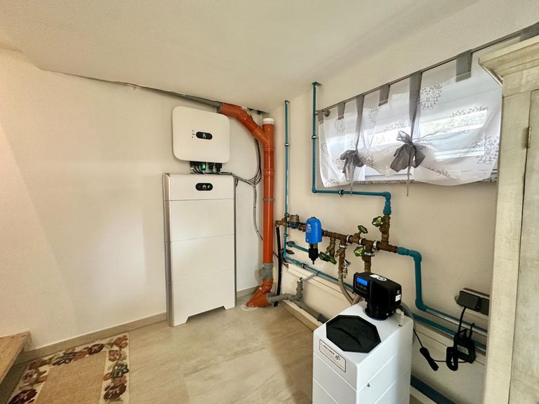 PV Wechselreichter mit Speicher, Entkalkungsanlage