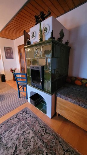 Haupthaus - OG - Wohnzimmer Kachelofen