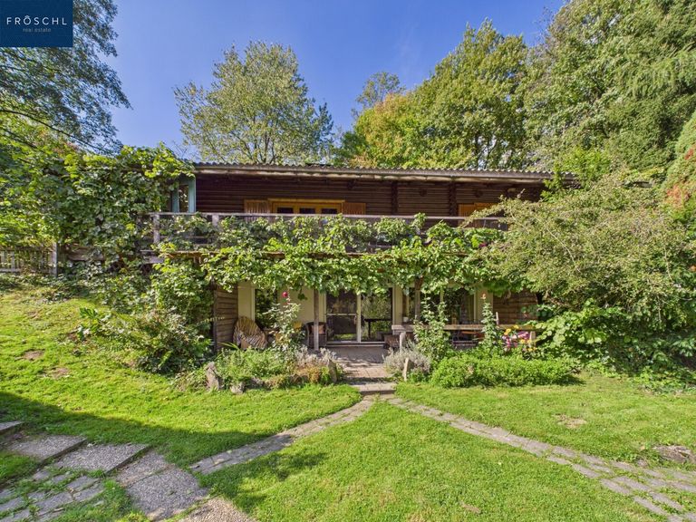 Ansicht der Terrasse und des Balkons