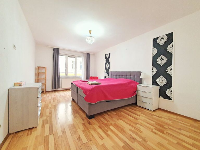 großes Schlafzimmer 1