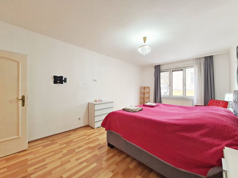 großes Schlafzimmer 1