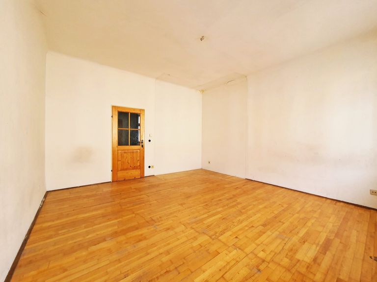Wohnung B: großes Zimmer ca. 21,80 m²