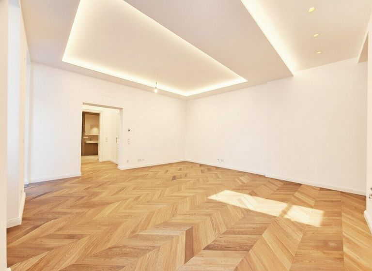 große Wohnküche mit Ausgang auf Balkon 1