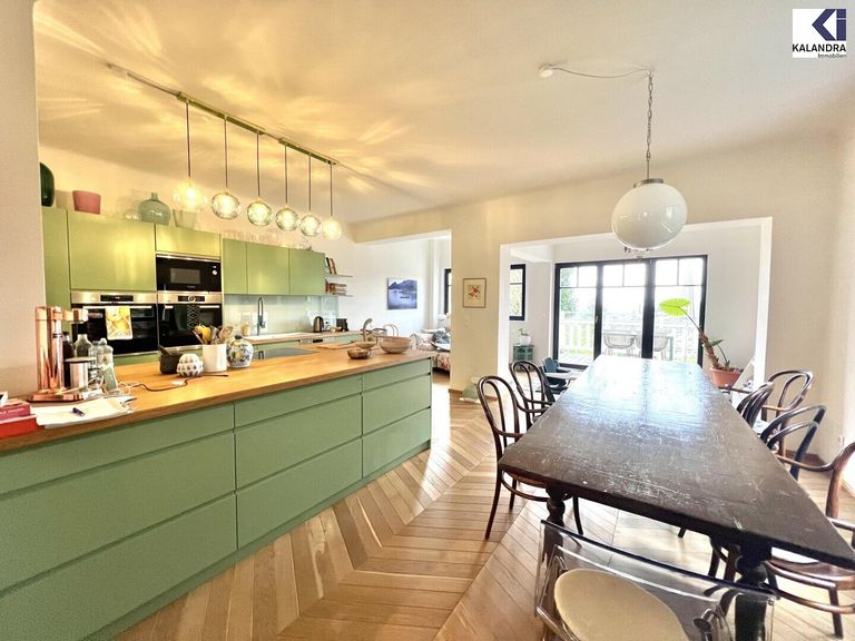 Wohn- Esszimmer mit Küche