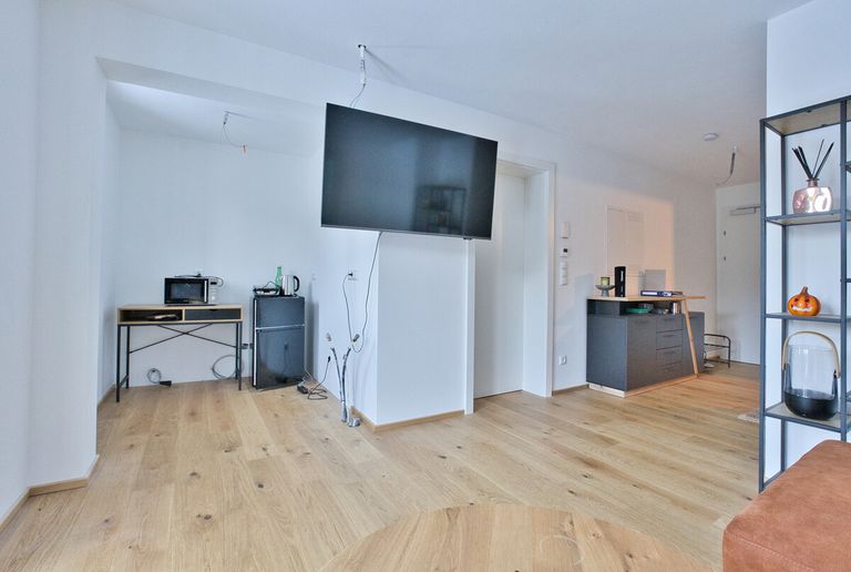 Wohnzimmer mit Kochnische, Wohnung nahe Attersee