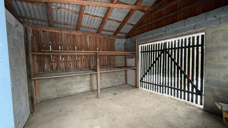 Abstellraum neben der Garage 1