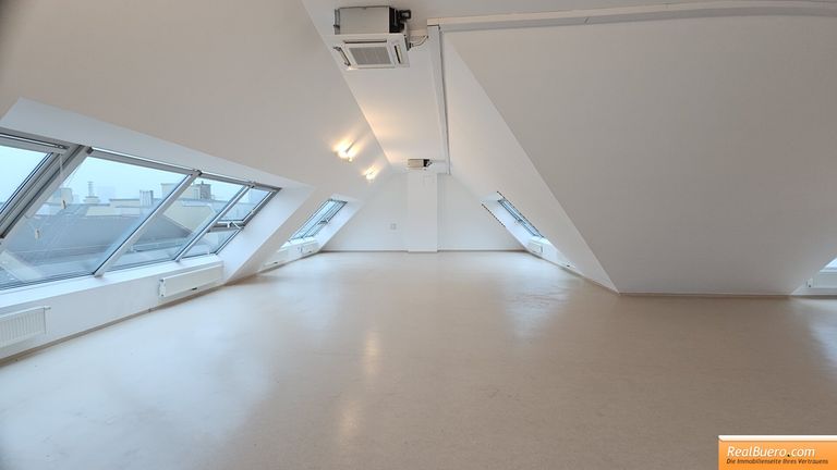 Großer Raum im DG - Ansicht 2