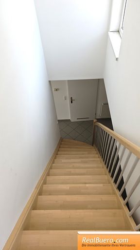 Treppenauf/abgang zur Terrasse