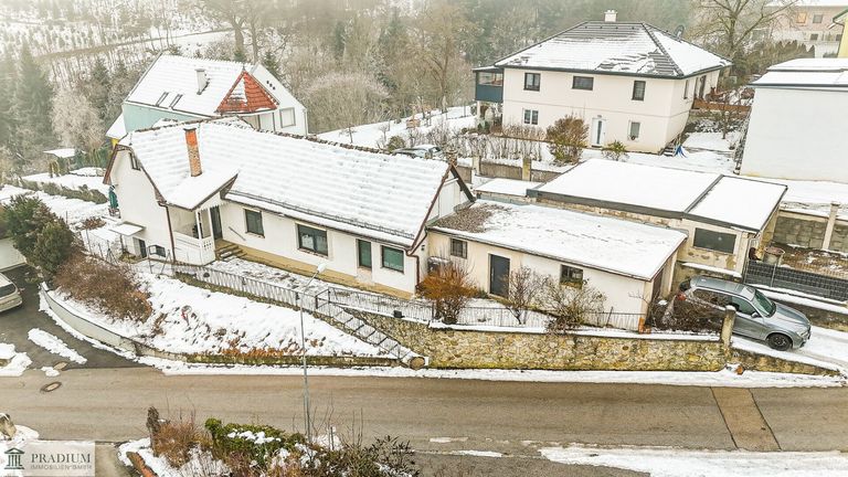 Haus inkl. Nebengebäude und Garage klein