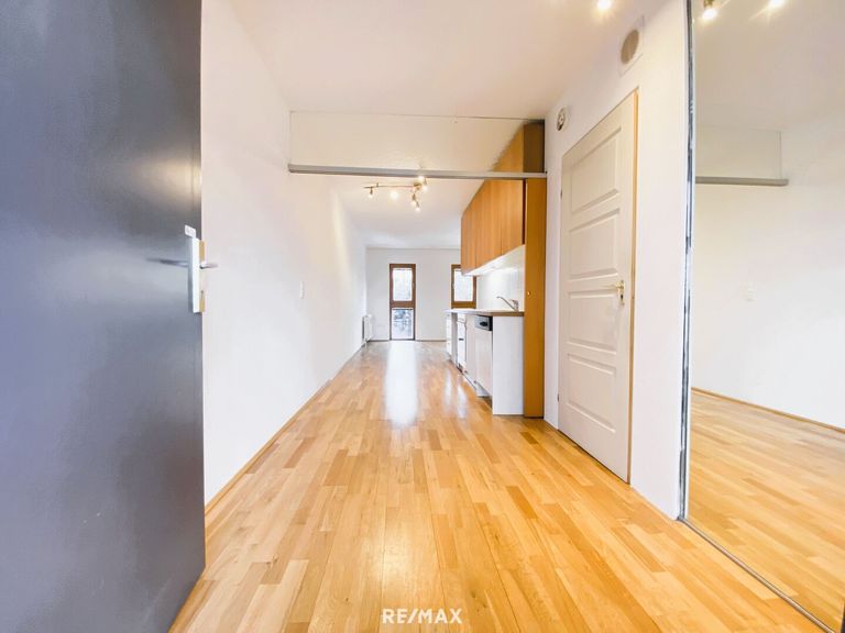 Eingang Voraum Schiebetür