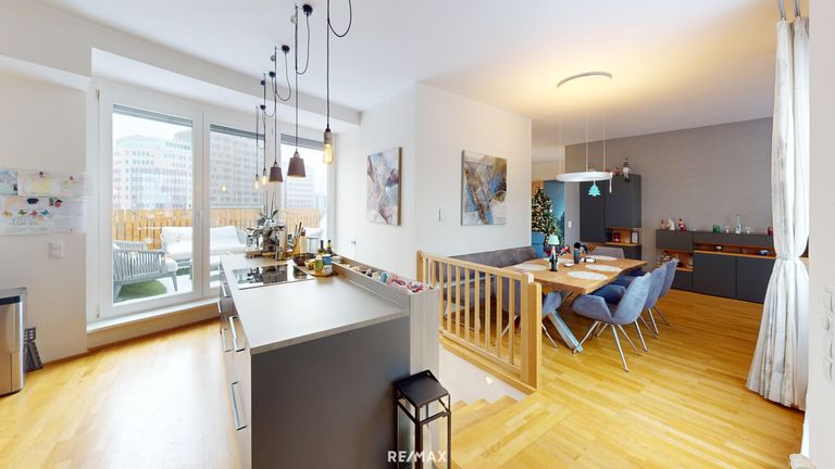 Blick von Küche zu Essbereich