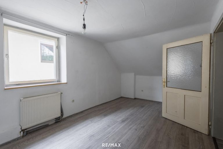 OG_Nebengebäude_Zimmer1