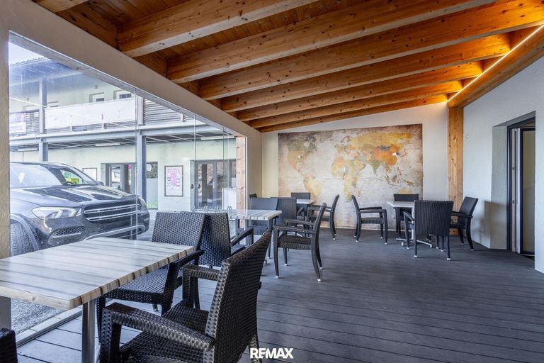 überdachter Gastgarten